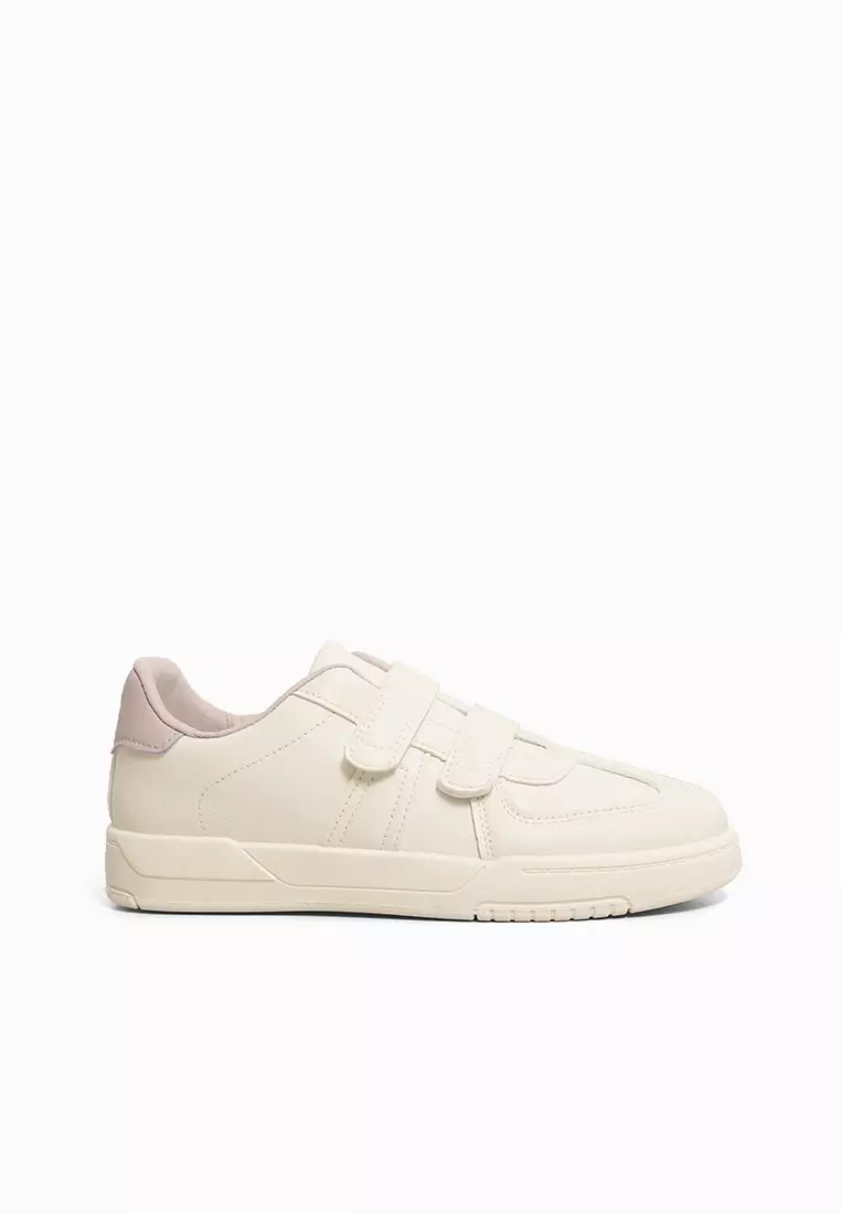 Discount on CLN  shoes - SKU: Almina Slip-On Sneakers