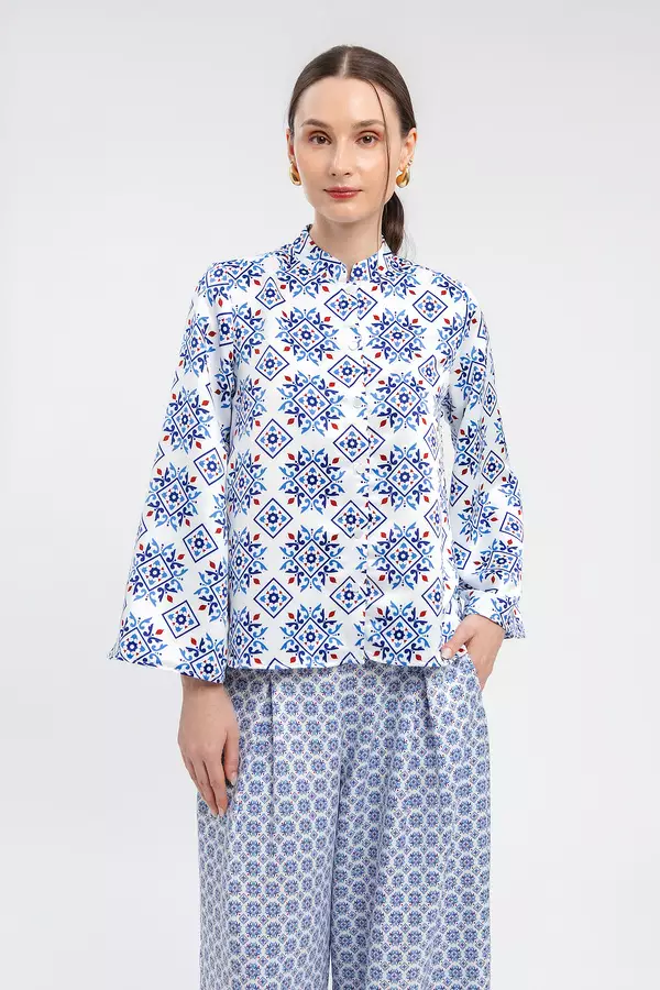 MINIMAL - Karina - Blus Lengan Lebar Motif Geometris - Blue Warna Blue
