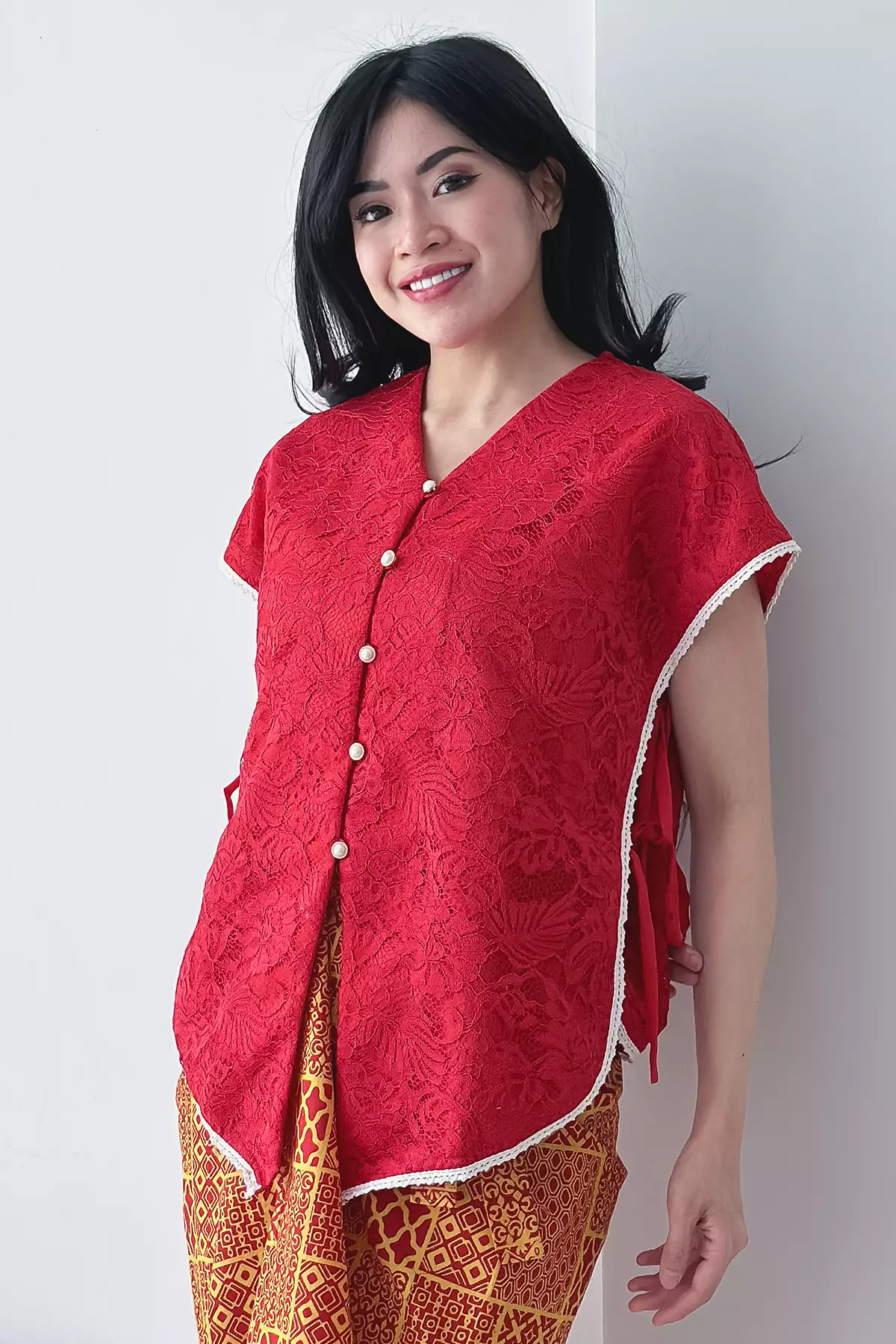 Jual DhieVine Batik Viveka Merah Kebaya Vest Original 2026 | ZALORA ...