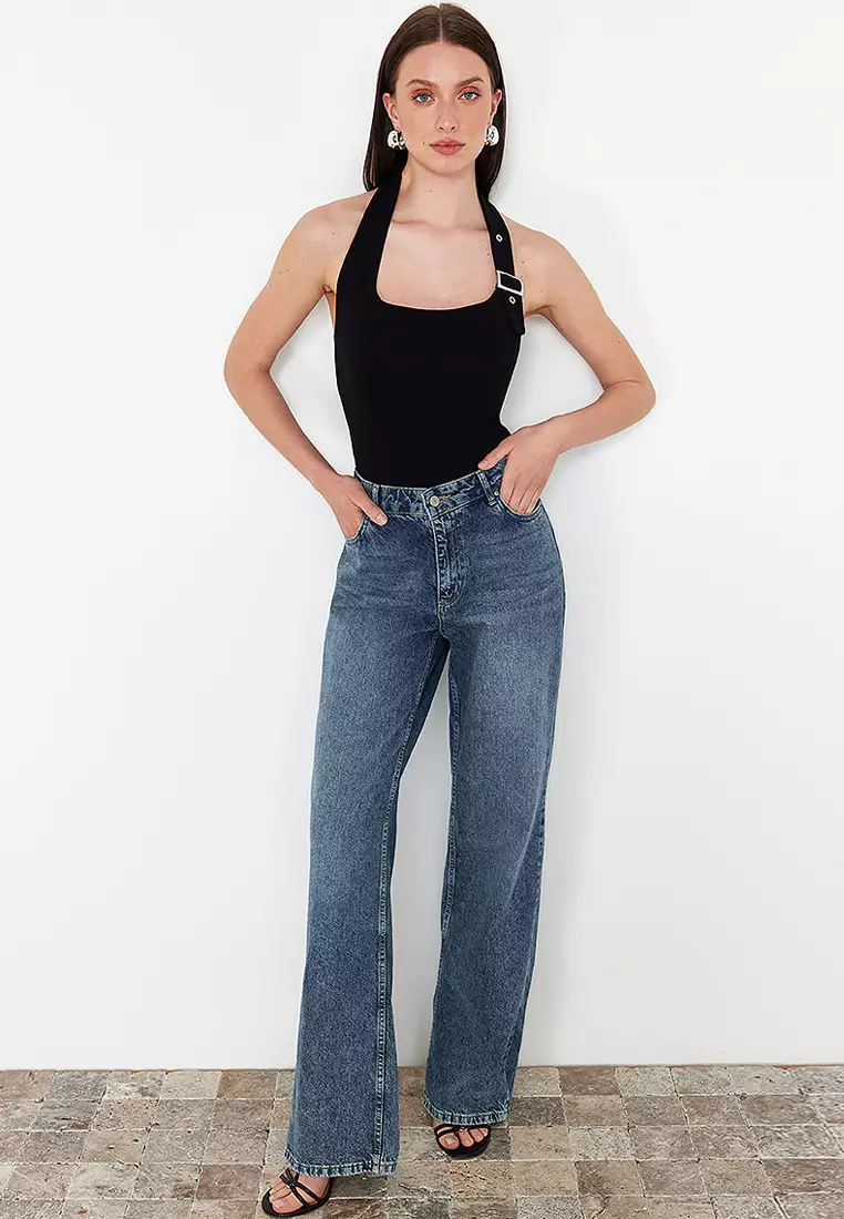 Black Halter Neck Belt Detail Fitted Knitted Blouse