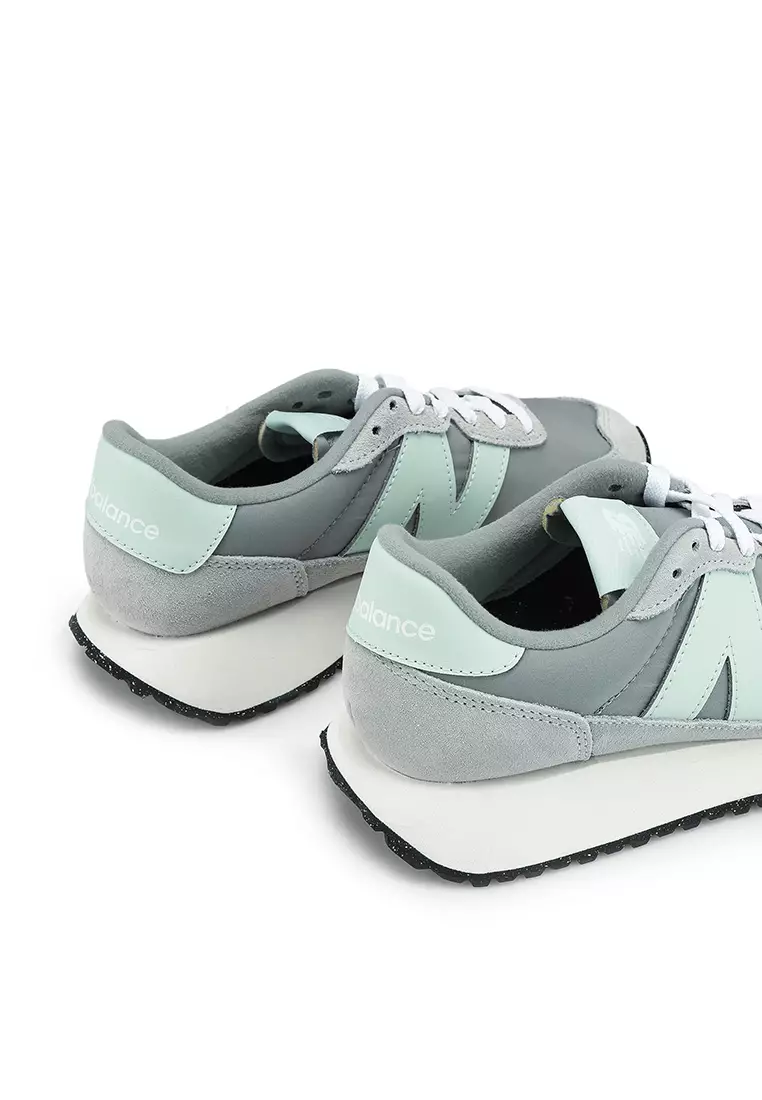 237 Classic Lifestyle Shoes