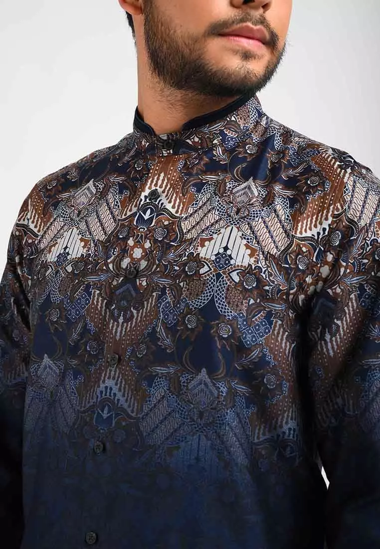 MANZONE Kemeja Batik Shanghai Lengan Panjang Pria ARDIYANTA - NAVY Warna NAVY