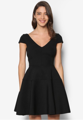 不對稱暗紋V 領洋裝,zalora時尚購物網的koumi koumi 服飾, 服飾