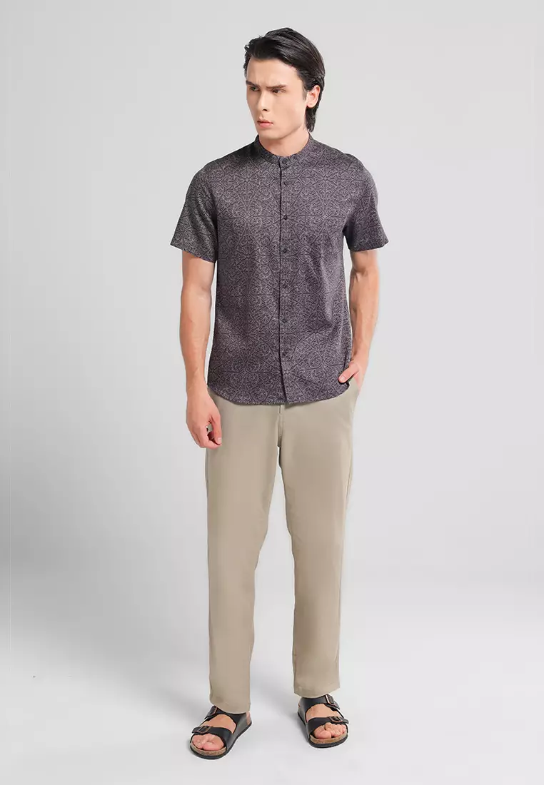 MANZONE X Adipati Dolken - Kemeja Koko Shanghai Lengan Pendek Pria Kareem Slim Fit - Black Warna Black