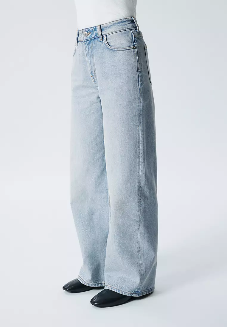 Relaxed Wide-Leg Jeans