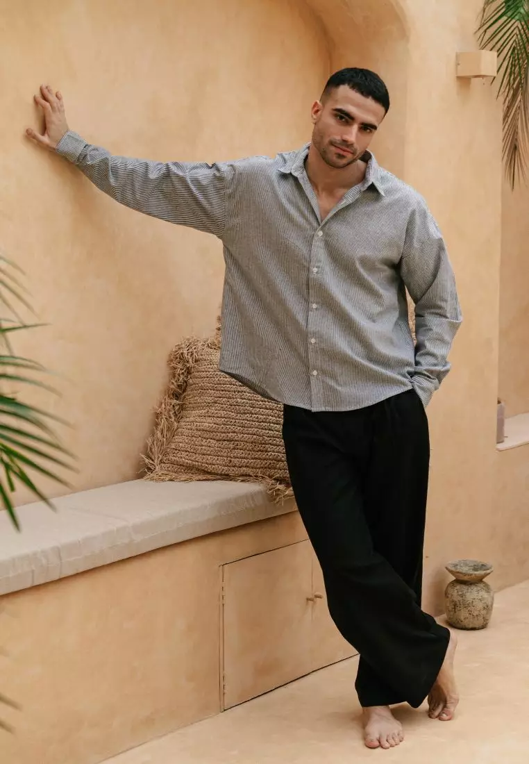 Malta Kemeja Linen Lengan Panjang Oversize Pria Warna Abu Garis – Striped Grey Oversized Long Sleeve Linen Shirt