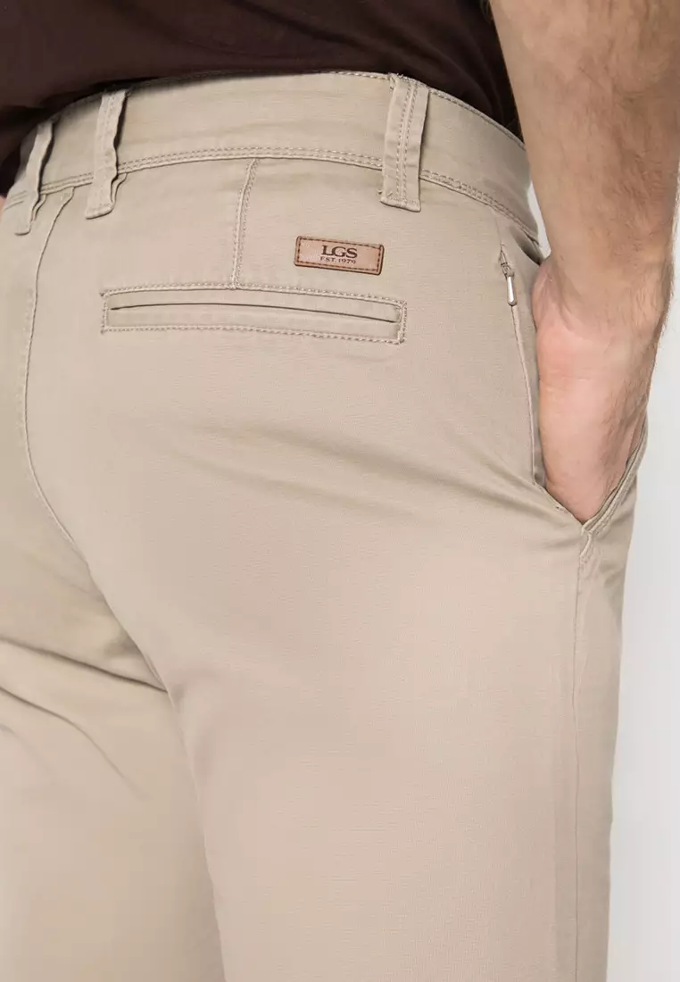 LGS - Celana Pendek Casual Pria Warna Cream Motif Polos Regular Fit - CSS.546.S077.001.C