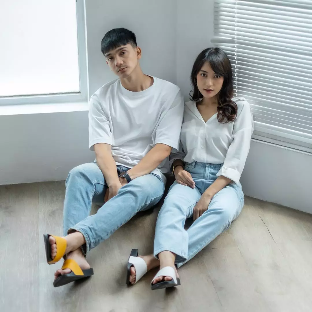 Cogen Sandal Slip on Sendal Kulit Pria White Putih