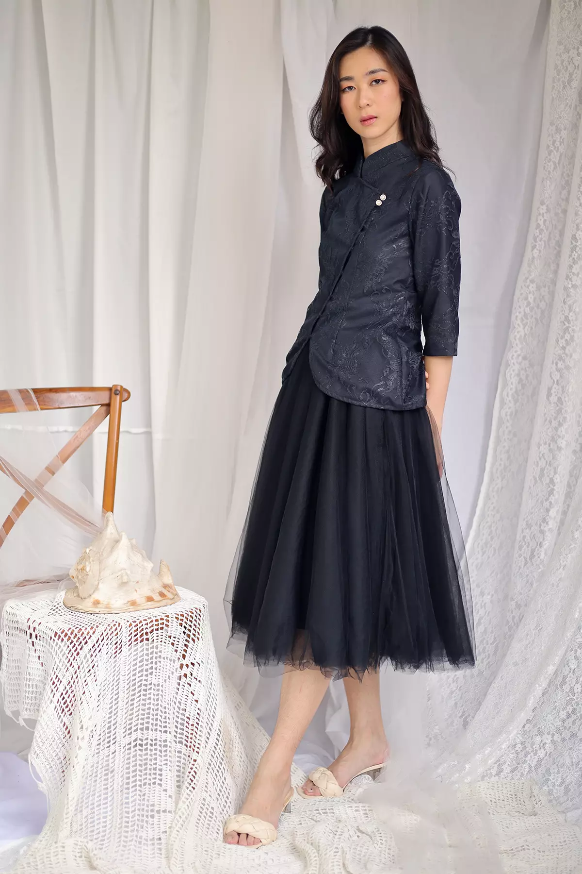 Jeng Dipha Brukat Hitam Kebaya Janggan