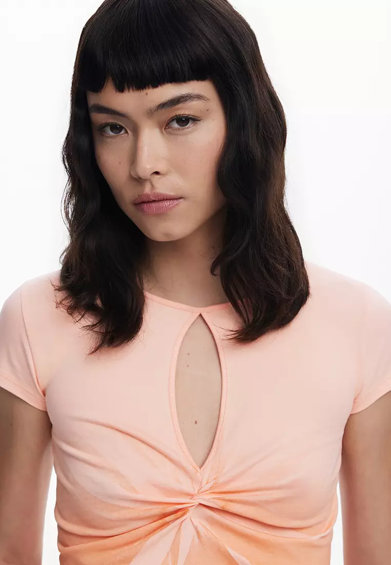 Short-sleeve T-shirt with opening