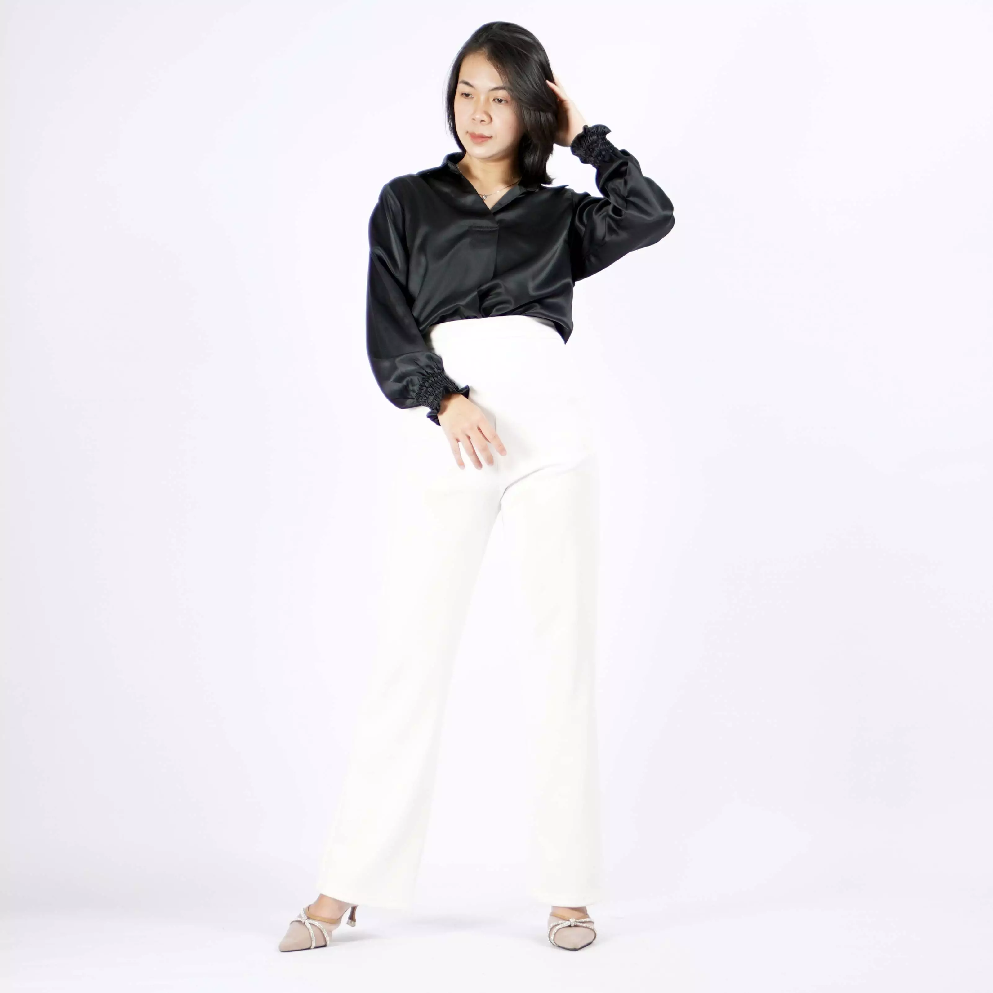  SAFIRE Top Satin Blouse Satin Gaya Korea Blus Elegan Krah V - Hitam