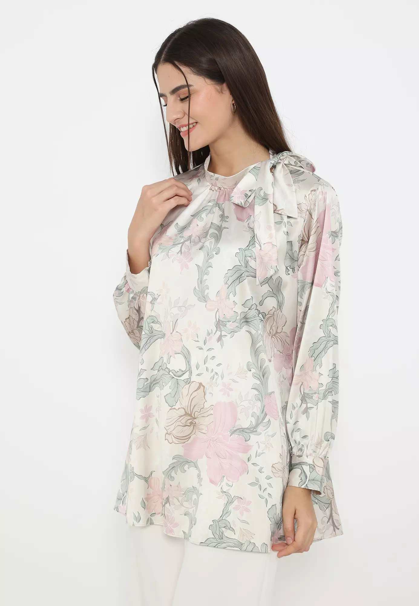 Atasan Blus Wanita Cream Paisley Blouse With Tape Detail In Cream Warna CREAM