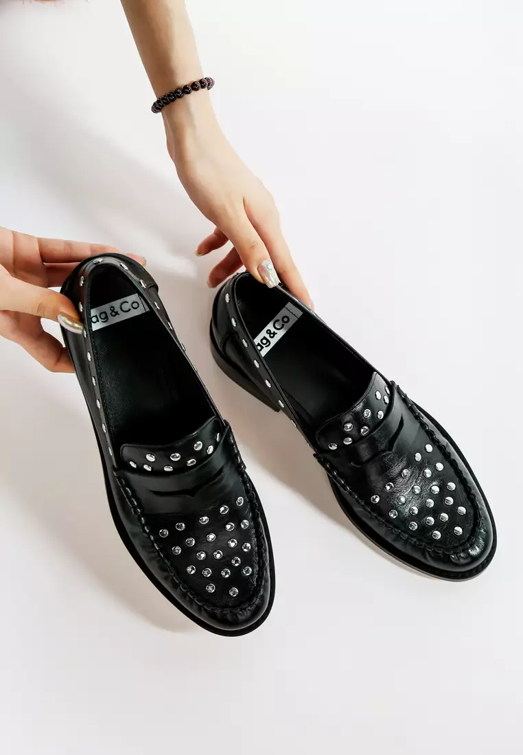 黑色铆钉装饰皮革乐福鞋