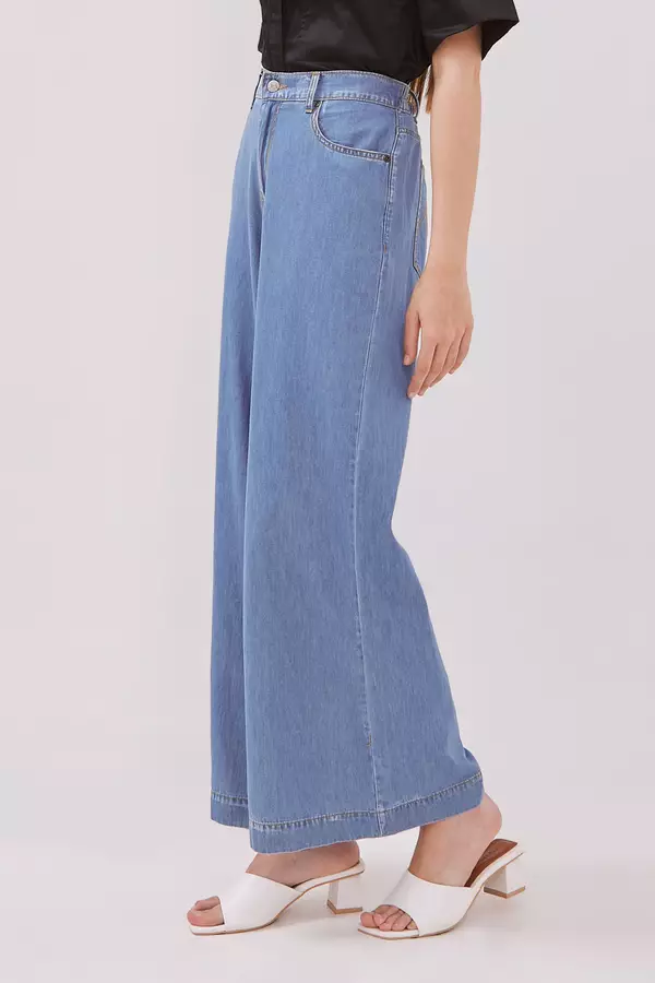 MINIMAL - MN314 - High Waist Flare Jeans - Light Blue Warna Blue_Light