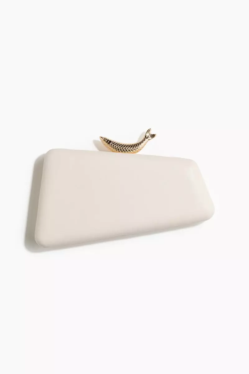 Asymmetric clutch