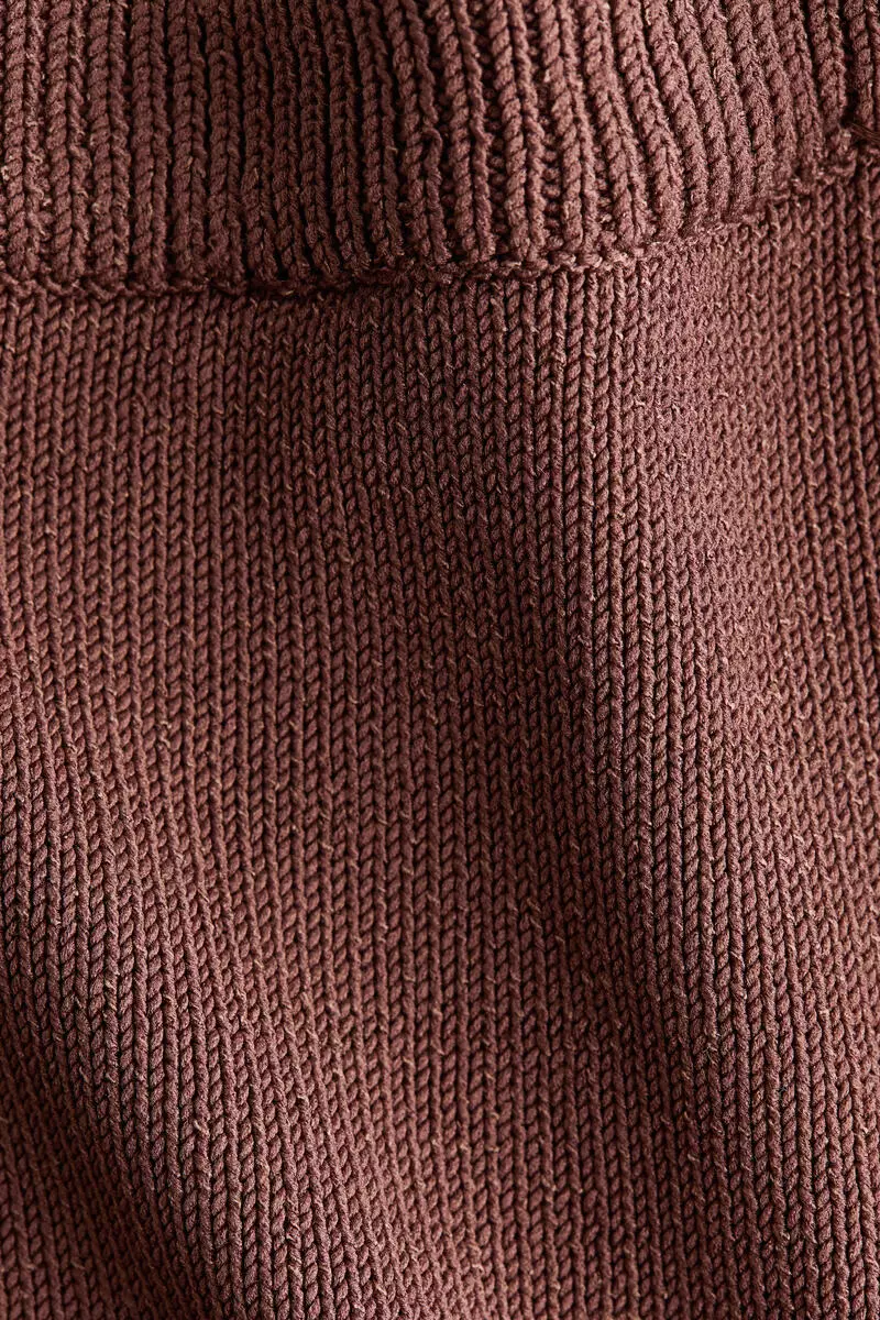 Roll-edge knitted shorts