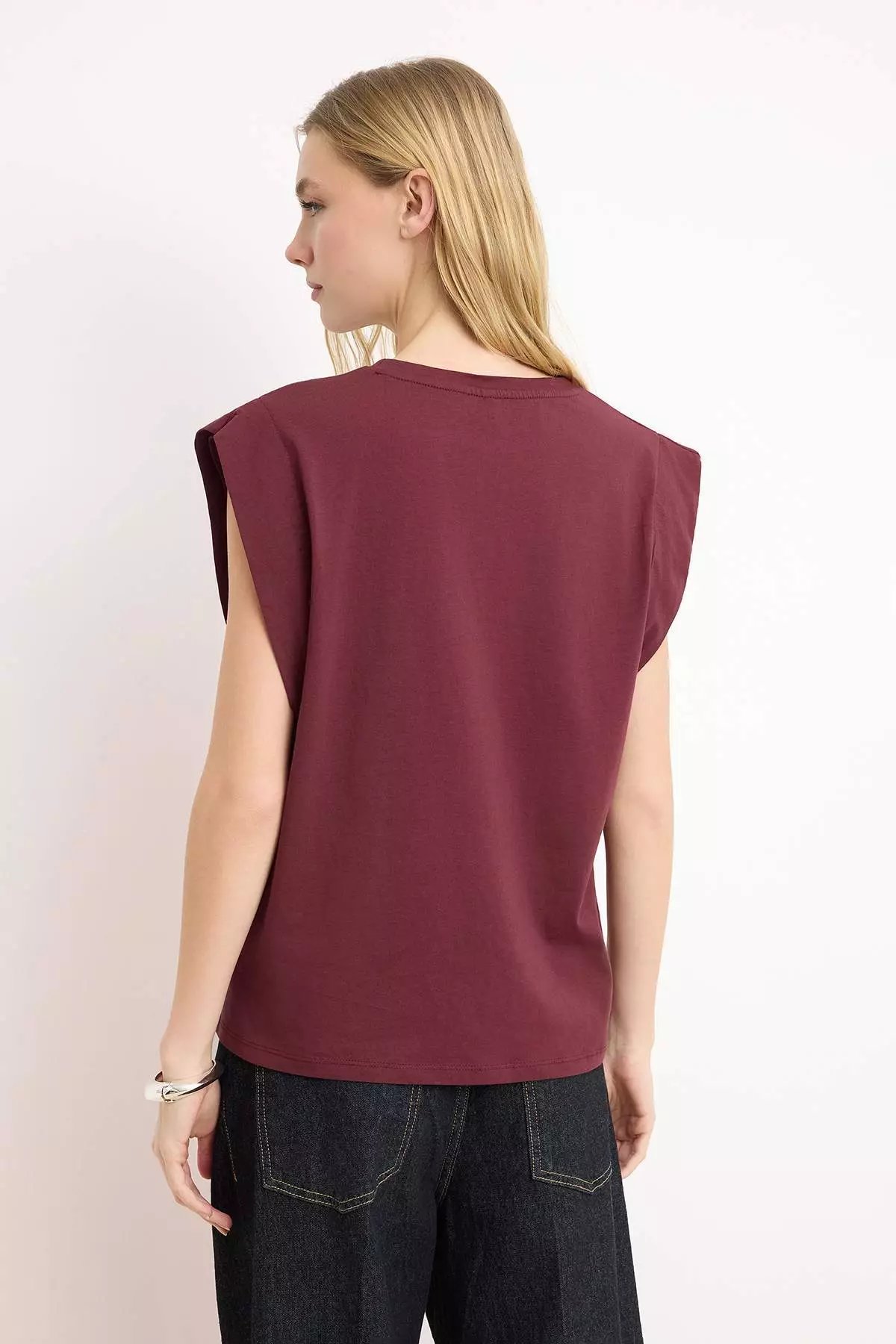 Burgundy 1% Cotton Button Detail Shoulder Pad Look Basic Crew Neck Knitted T-Shirt Twoss23Ts16