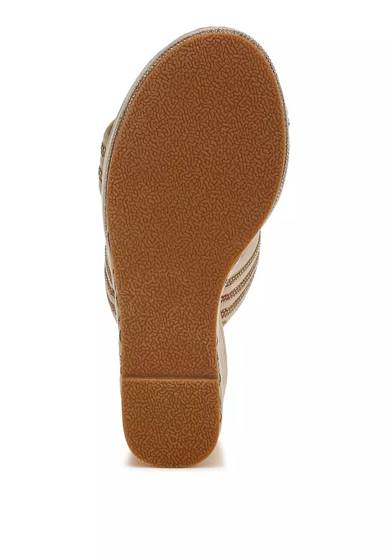 Sandal Wedges Berhias Berlian Imitasi dalam Warna Krem