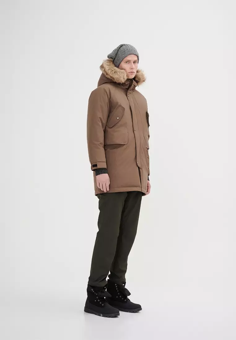 Men's Down Jacket Topped With A Luxurious Fur-Lined Hood