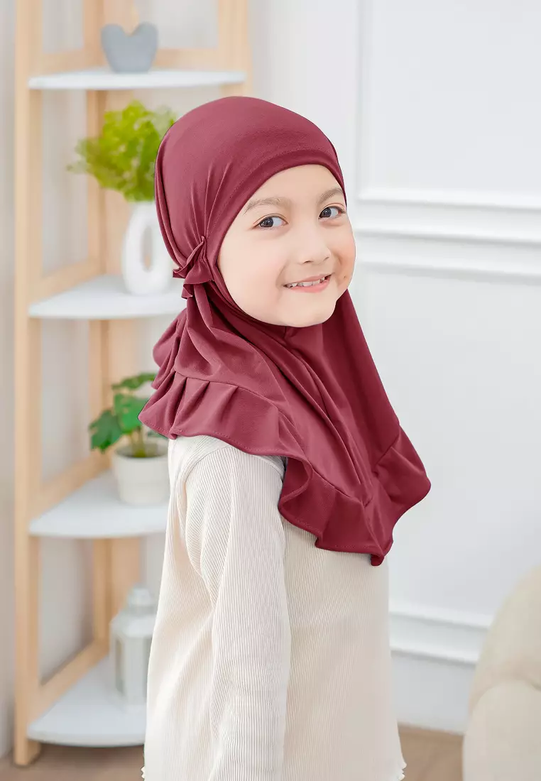 Cotton Bee - Ziva Ruffle Instan | Hijab Instan Anak | Kerudung Jilbab Bergo Tali Anak - Cherry Plum - L