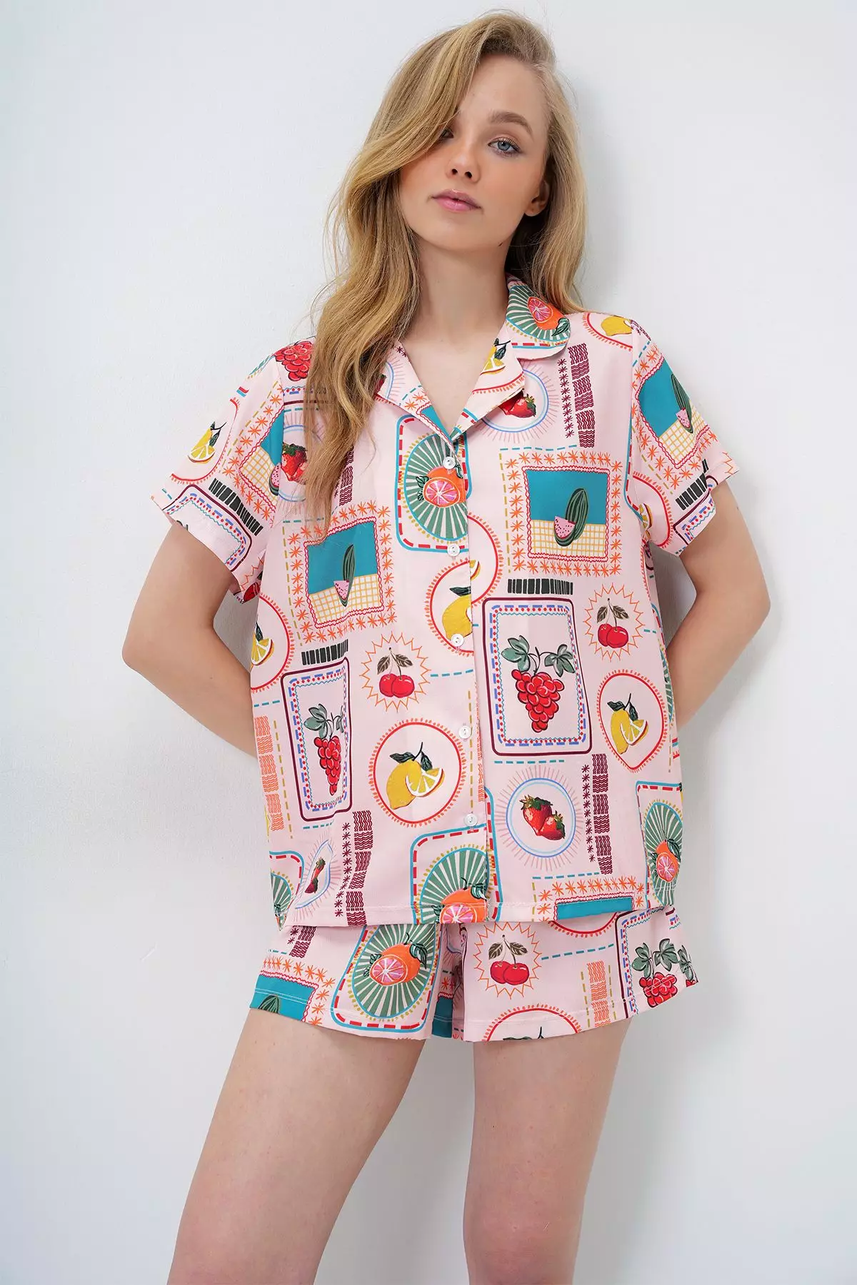 Women's Powder Patterned Front Buttoned Woven Shirt And Shorts Pajama Set Pjm-X13890