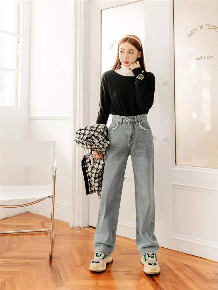 Solid Color Skin-Friendly 3D Texture Round Neck Long Sleeve Top [AB17955]