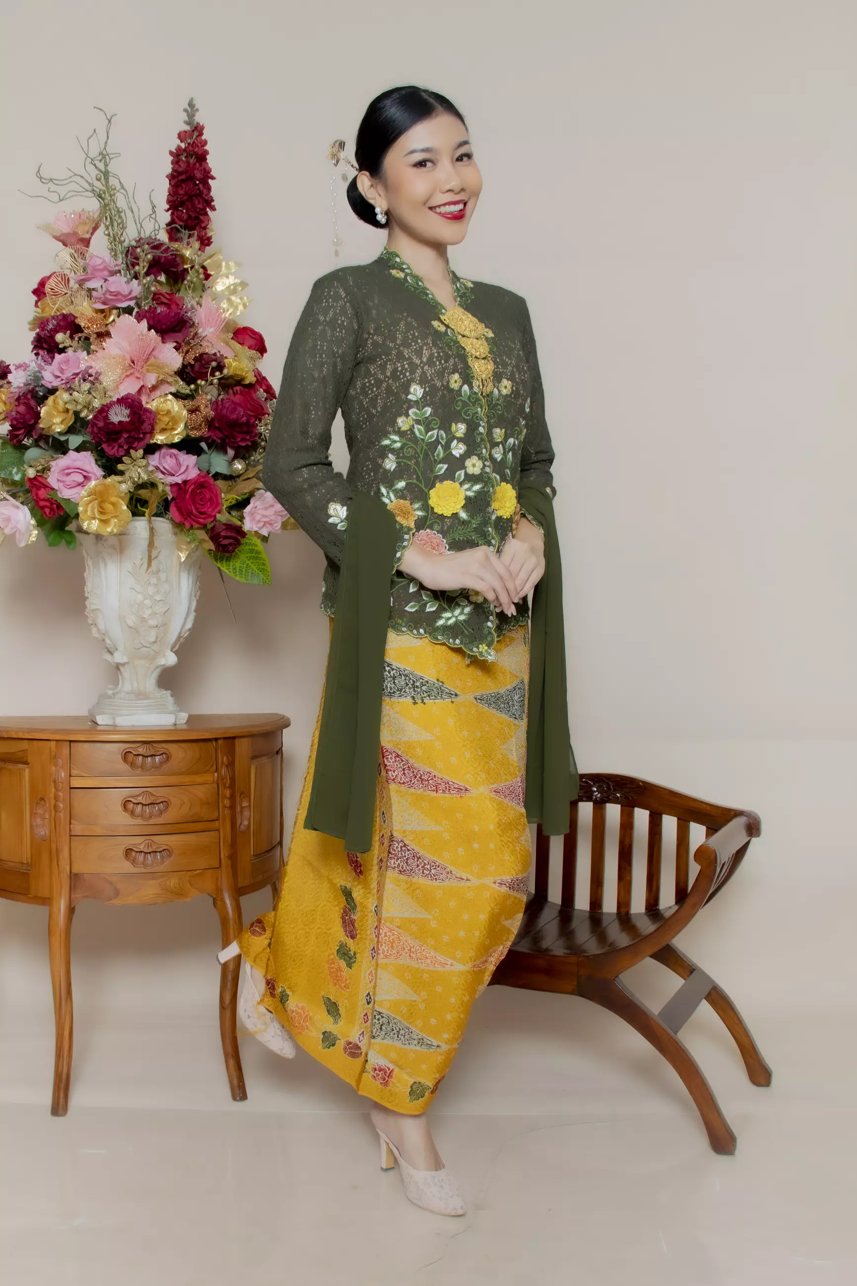 Kebaya Brokat Roses 3 Dimensi in Green Color