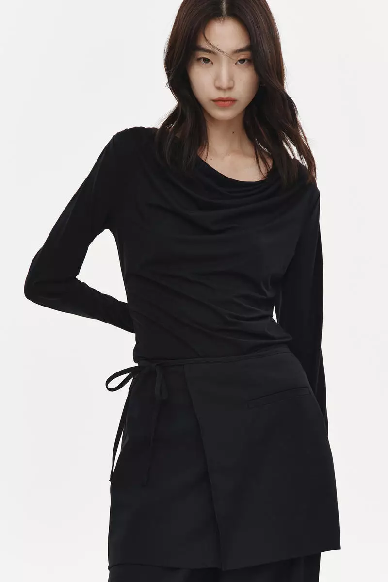 Skirt-layered trousers