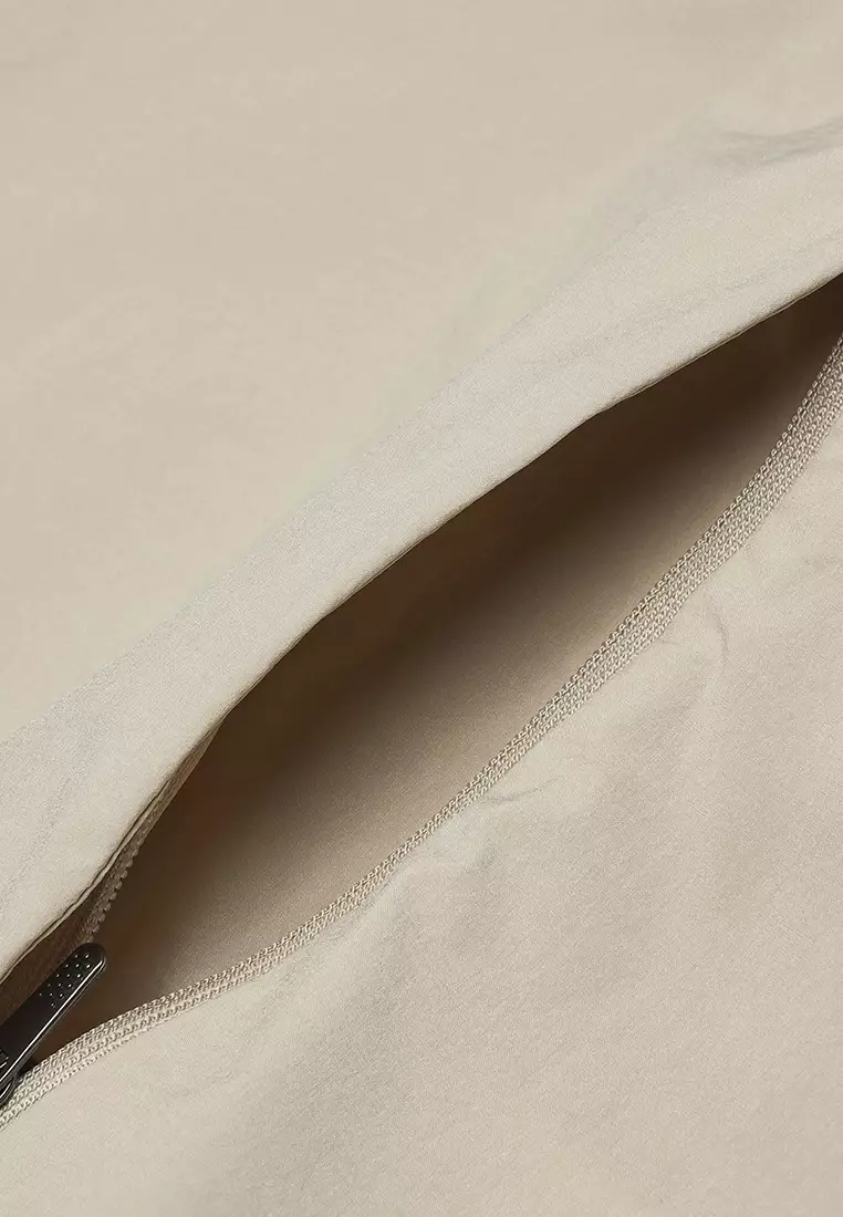 FILA CORE ATHLETICS GOLF STATELY FLORAL Men Woven Jacket (Black / Light Khaki)