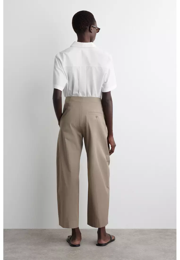 PLEATED BARREL-LEG CHINOS
