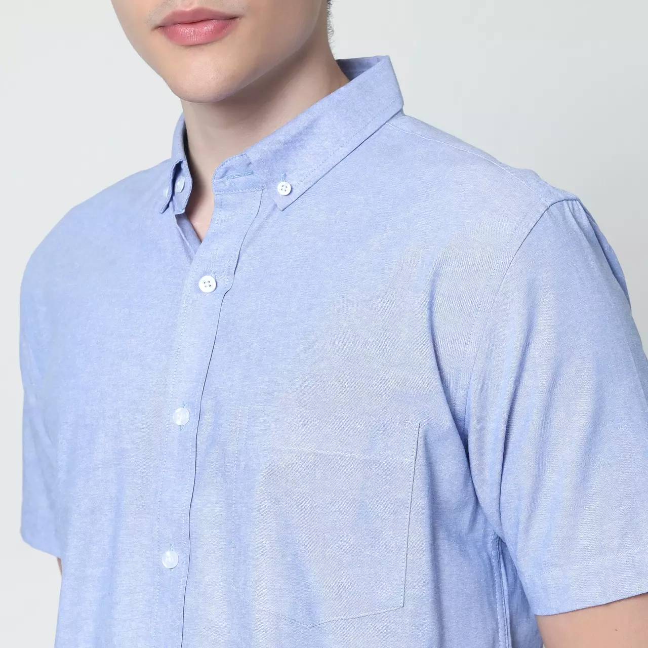 Cotton Well Ben Short Sleeve Oxford Shirt Light Blue | Kemeja Pria Lengan Pendek Basic Polos Biru Muda