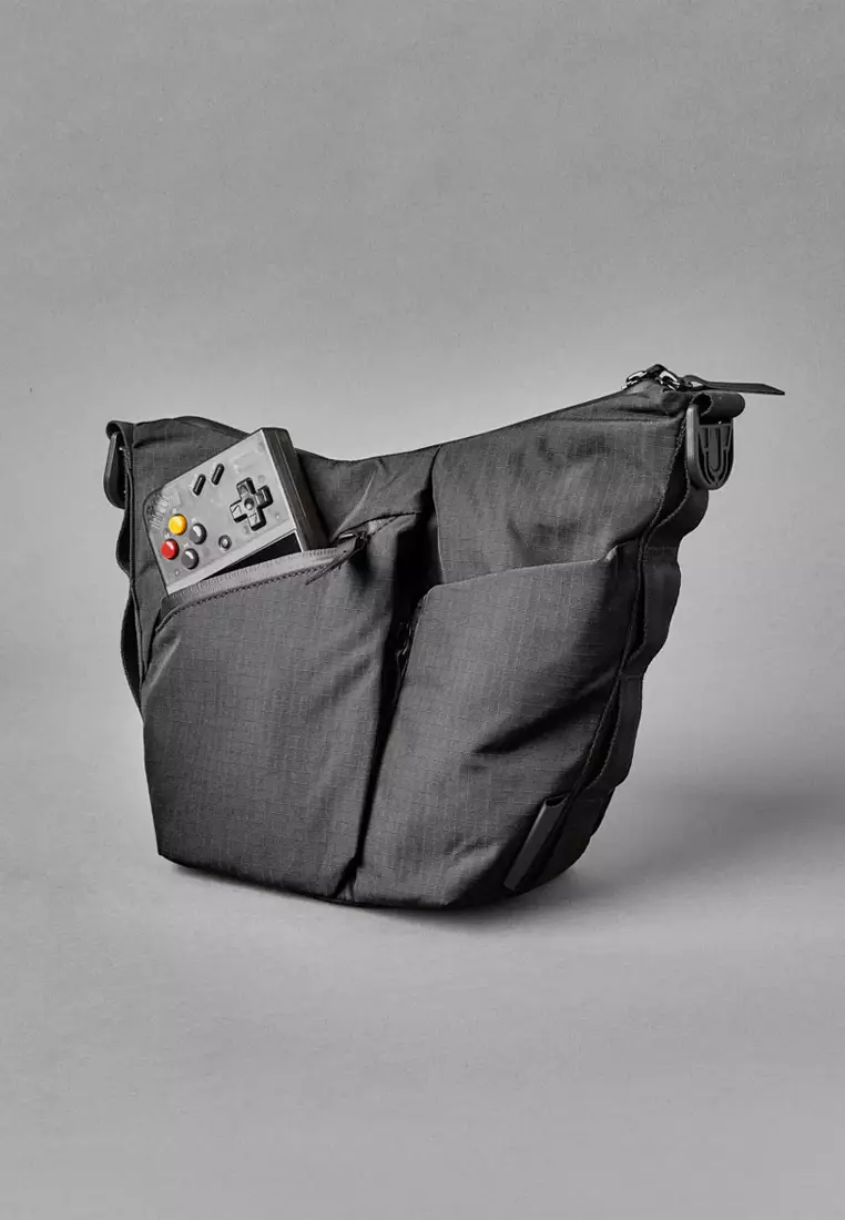 Alpaka Flow Satchel 2L Sling Bag - Axoflux Black