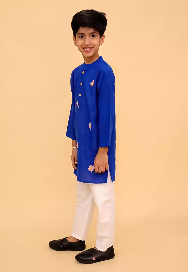 The Mom Store 卡玛尔-瓦提卡男童刺绣库尔塔睡衣套装 - 蓝色