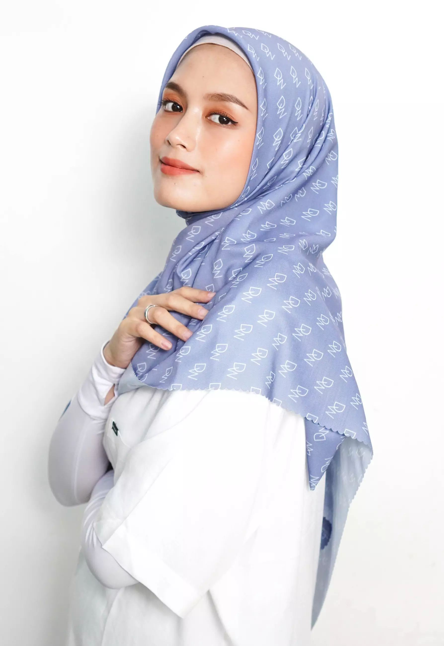 WK059 Kerudung Segi Empat Denim Blue Jeans Anti Mleyot Anti Kusut Motif Premium Monogram DAW Project