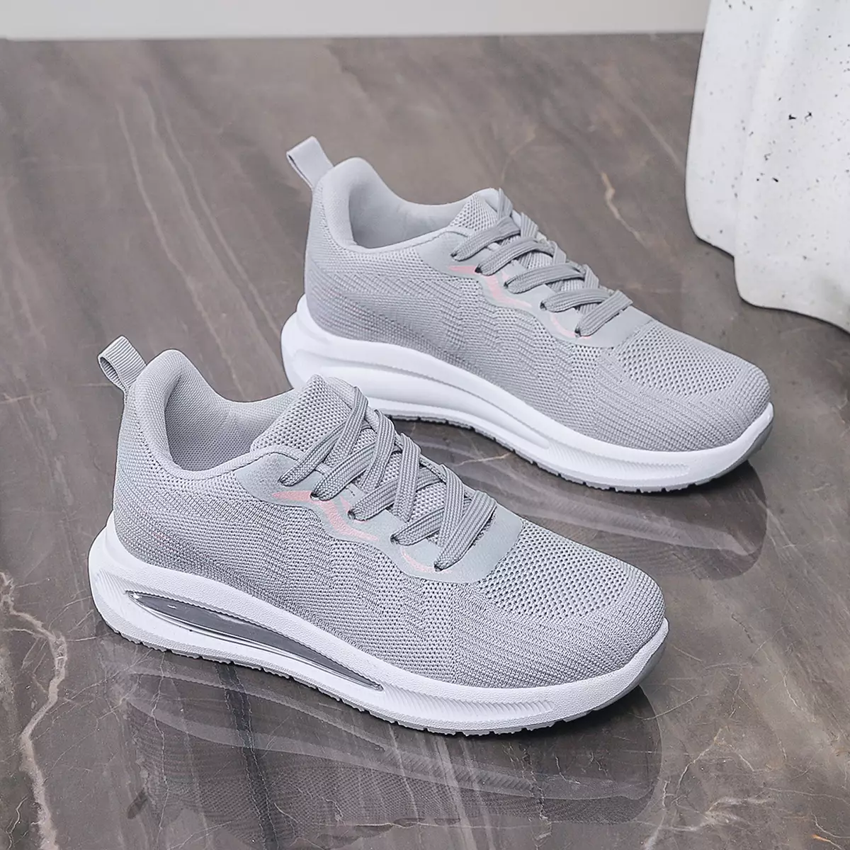 Sneakers Harian Nyaman & Modis – Gaya Simpel ala Korea Look