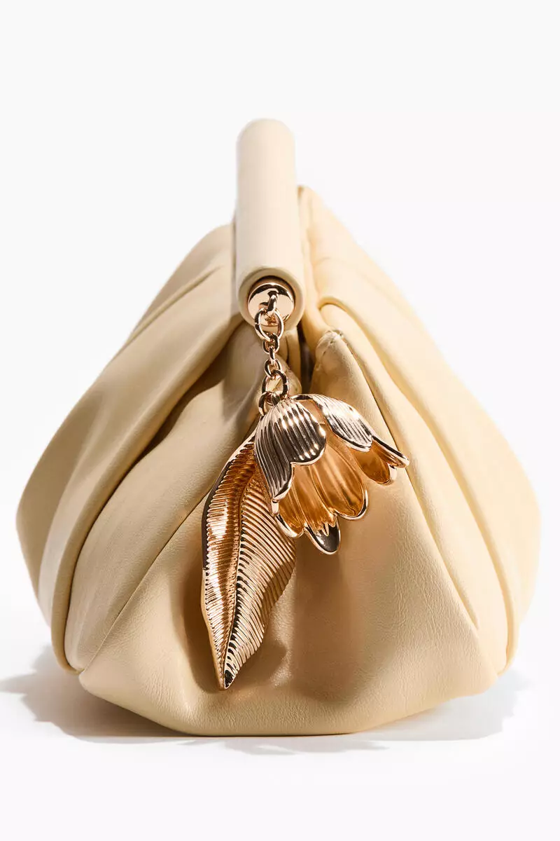 Asymmetric clutch