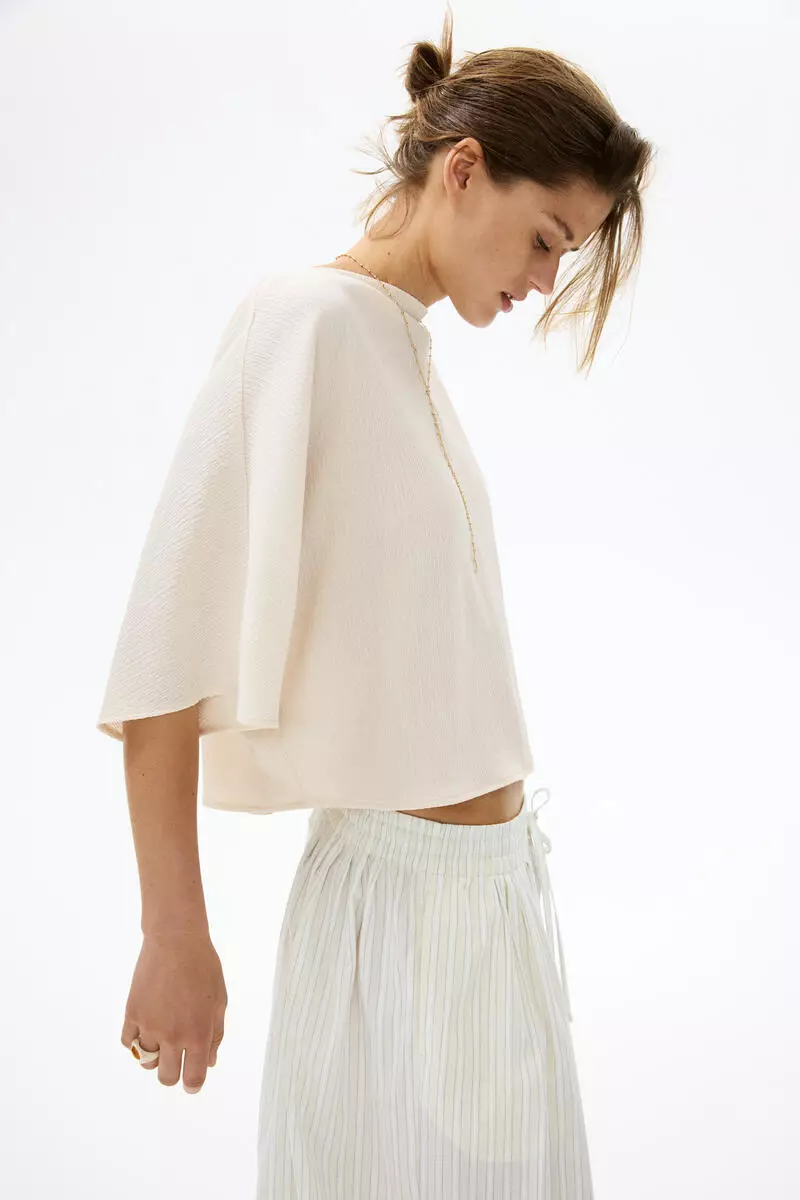 Crinkled boat-neck top