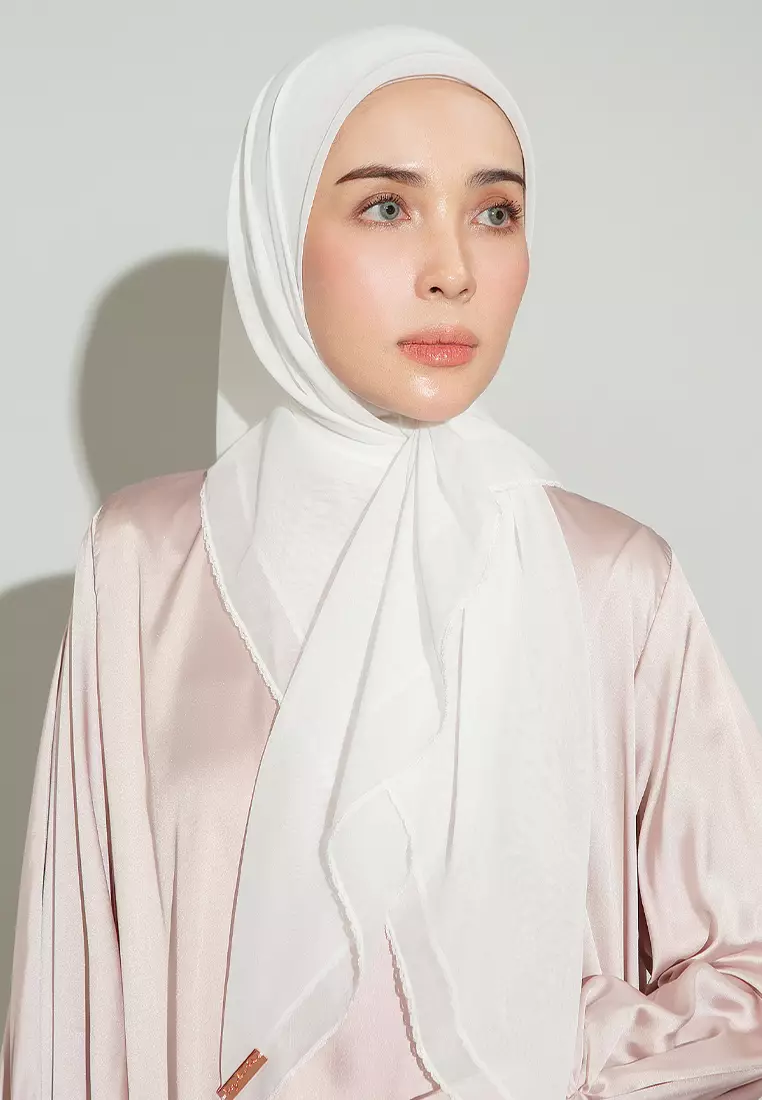 Paris Embroidery Signature Square (Lozy X Hamidah) Broken White