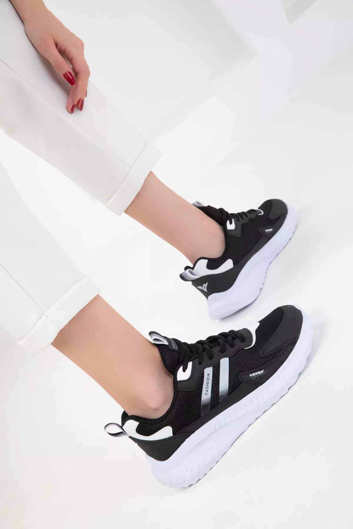 Black-White Unisex Sneaker 20601