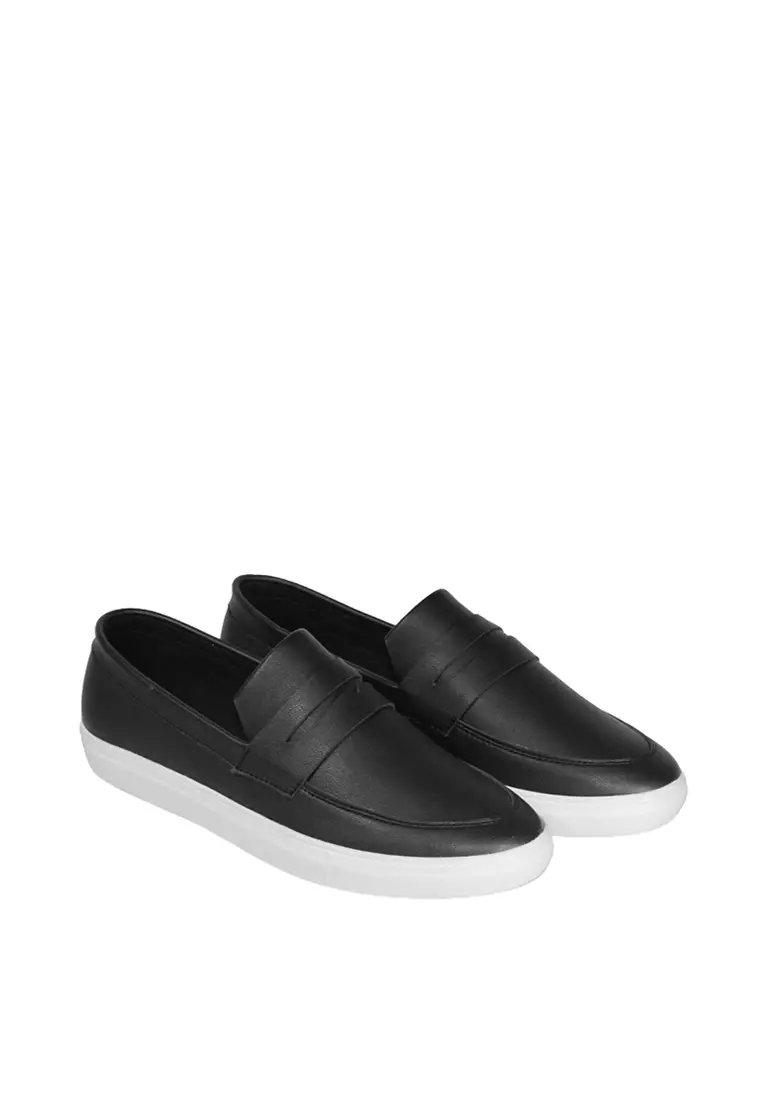 Hazzle Black Slip-On Shoes Men