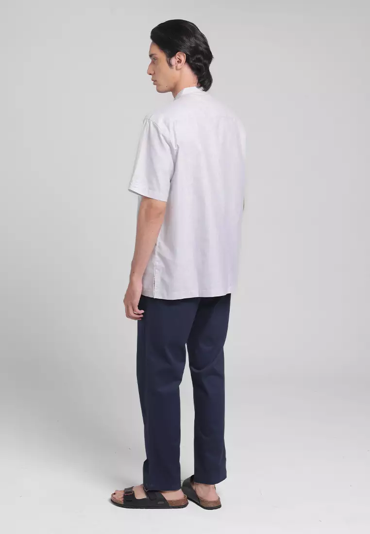 MANZONE - Kemeja Koko lengan Pendek Pria Feyzi Comfort Fit - Grey Light Warna Grey Light