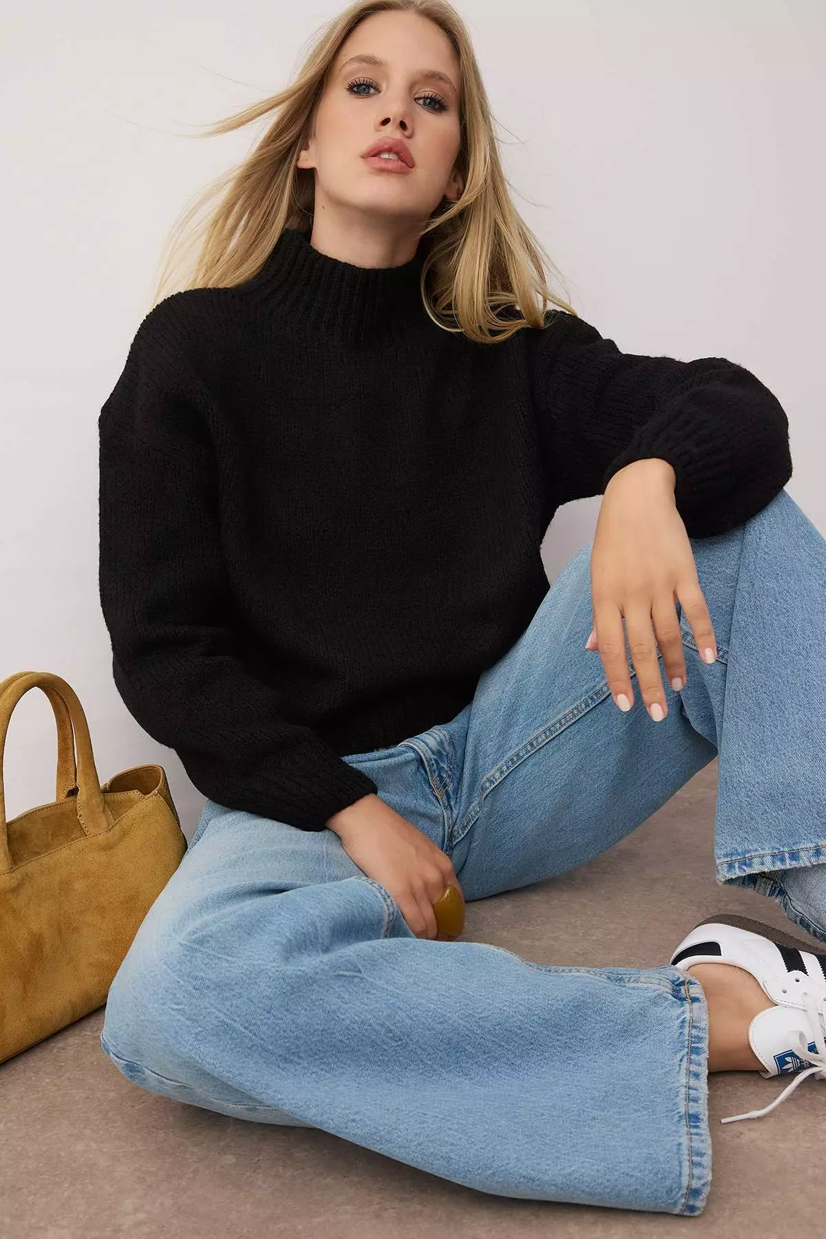 Black Soft Textured Thick Crew Neck Knitwear Sweater