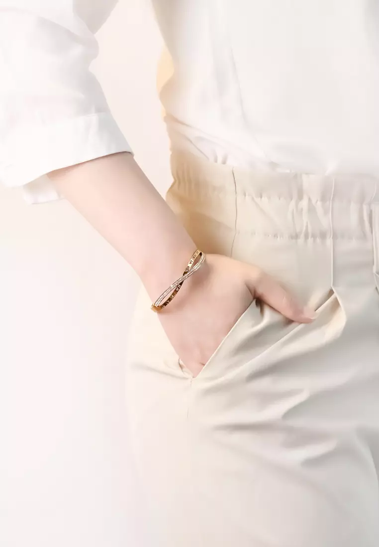 Vera Bangle Paired with Reva Ring Entwined Jewellery Set in Gold