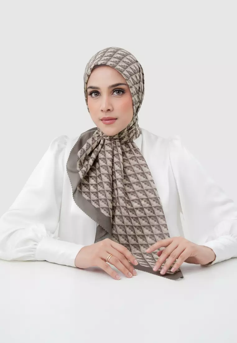 Prism Voile Square - Raisin