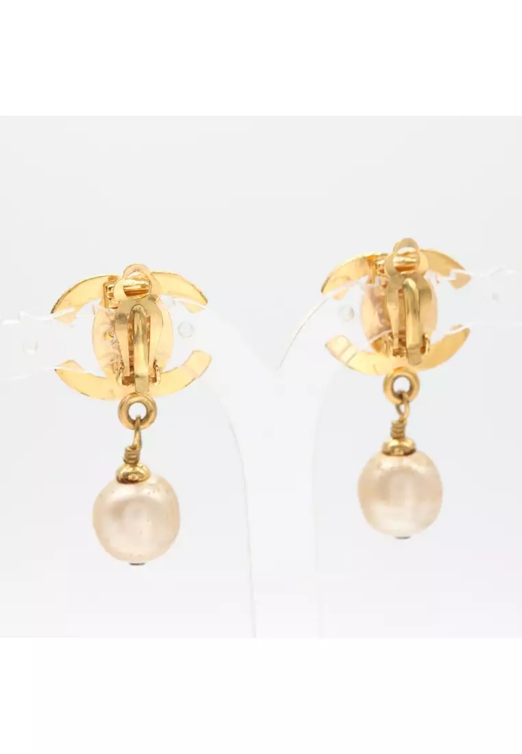 Buy Chanel Pre-loved CHANEL coco mark earrings GP Fake pearl gold off white  96A 2023 Online