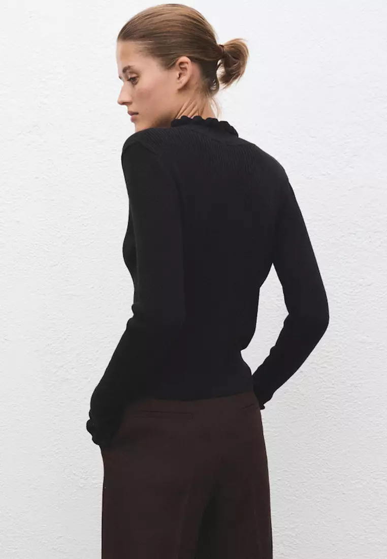 Scalloped Edges Sweater