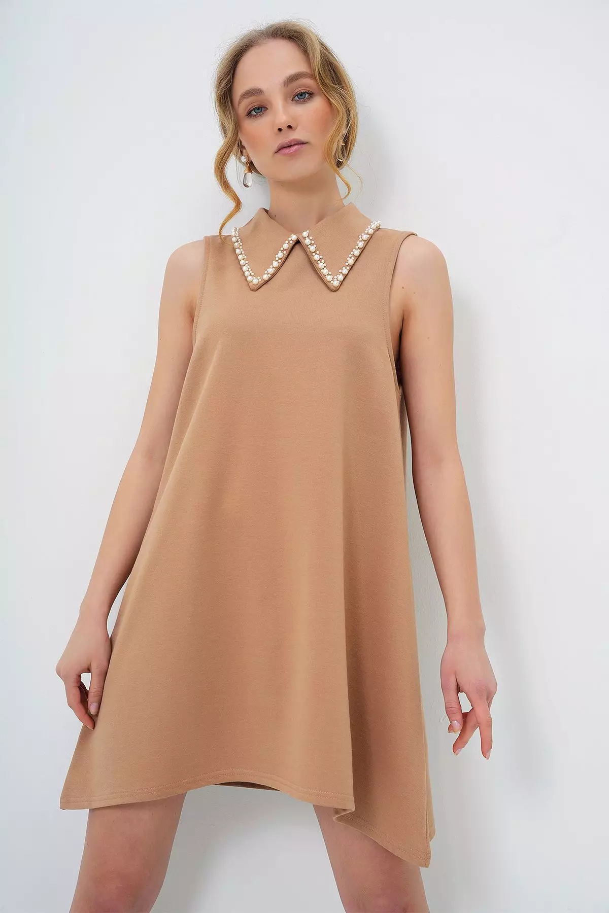 Women's Camel Faux Pearl Collar Sleeveless Basic Dress