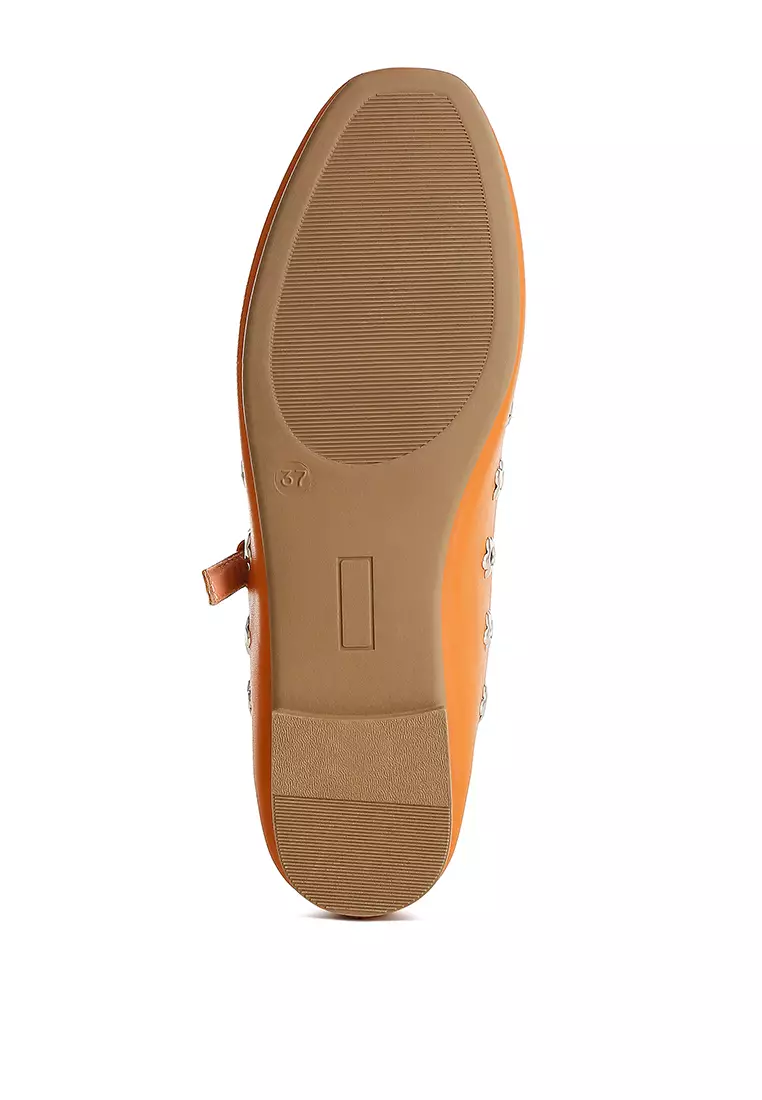 黃褐色花孔眼綁帶芭蕾舞平底鞋