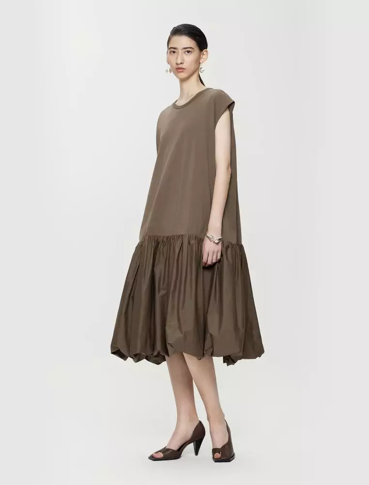 sleeveless dress