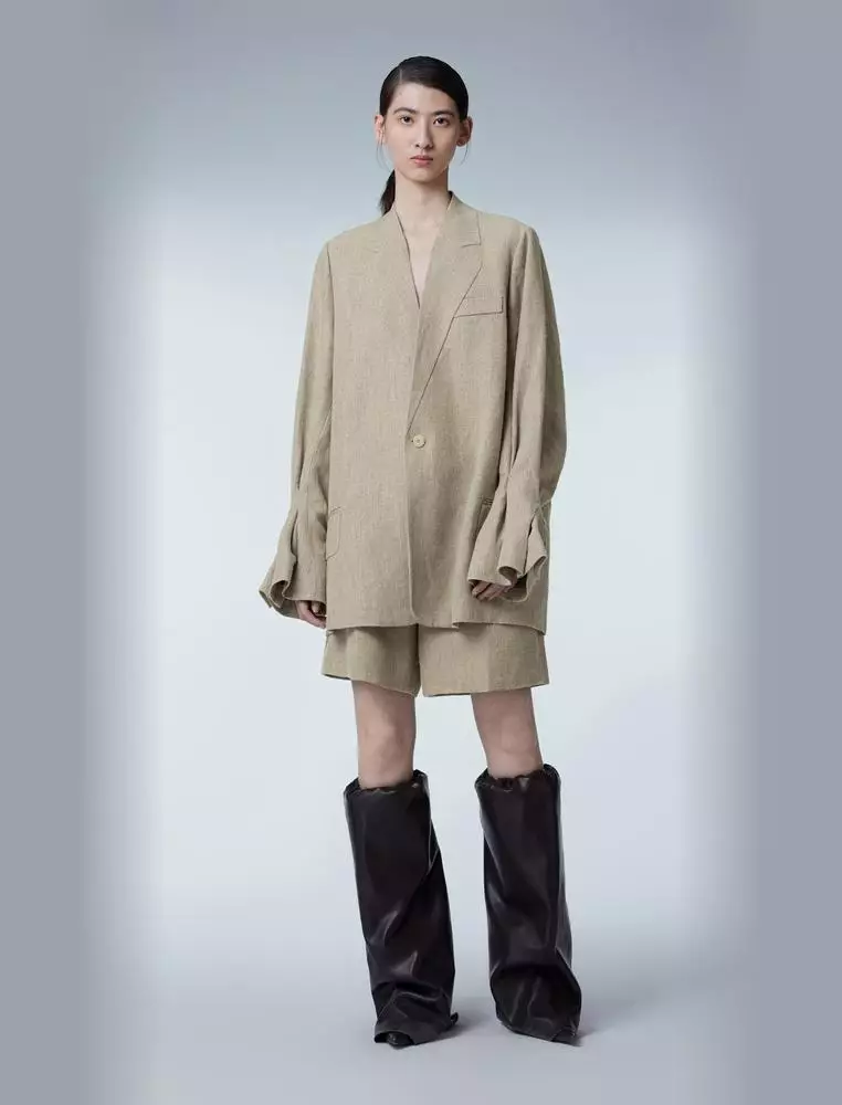 百搭宽松中长款西服